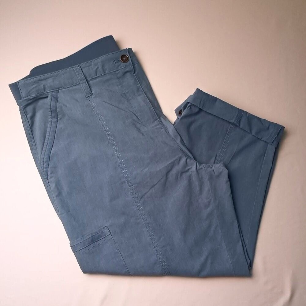 Chicos Womens Zenergy Neema Cargo Stretch Cuffed Capri Pants Size 12/31 Blue